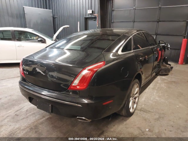 2011 JAGUAR XJ SAJWA2GB2BLV08368 Photo 3