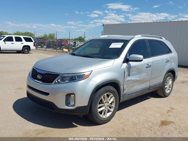 KIA SORENTO LX 2015 5XYKT3A69FG601723 Image 2