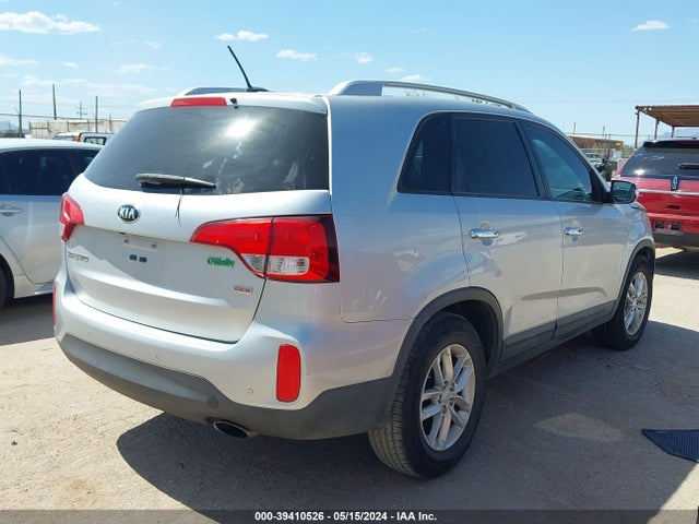 KIA SORENTO LX 2015 5XYKT3A69FG601723 Image 4