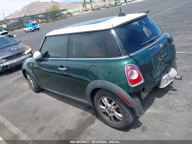 2011 MINI COOPER WMWSU3C50BT092022 Photo 2