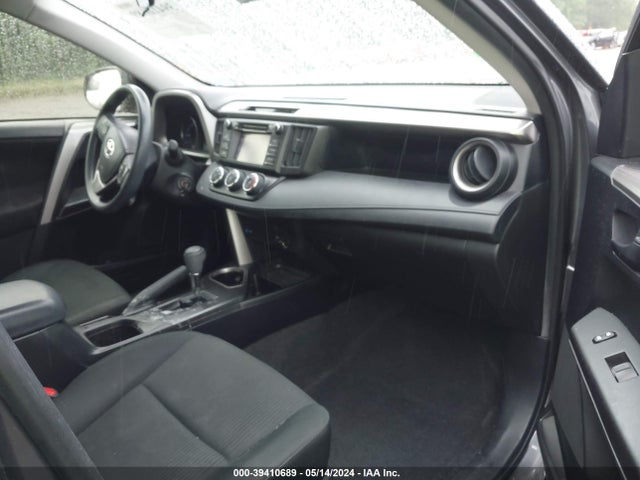 Toyota RAV4 LE 2017 JTMZFREV3HJ146008 Image 5