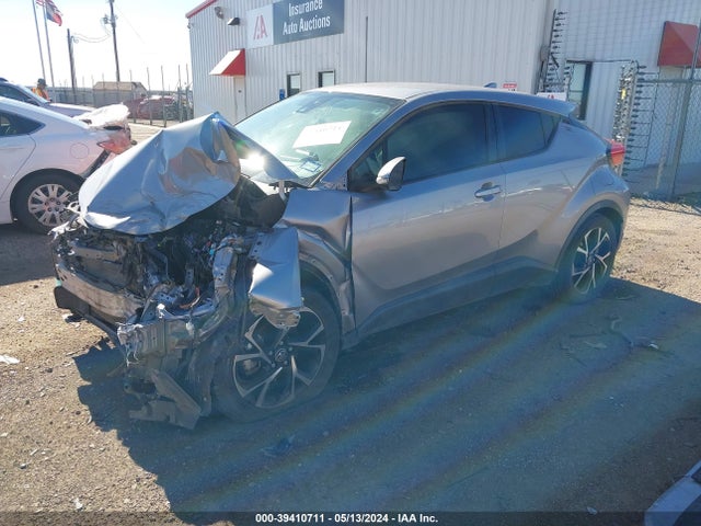 Toyota C-HR XLE 2018 NMTKHMBX5JR024472 Image 2