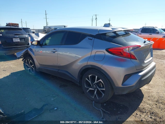 Toyota C-HR XLE 2018 NMTKHMBX5JR024472 Image 3