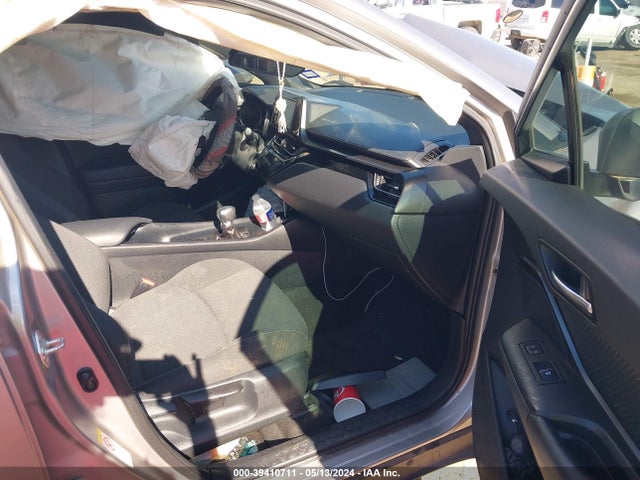 Toyota C-HR XLE 2018 NMTKHMBX5JR024472 Image 5