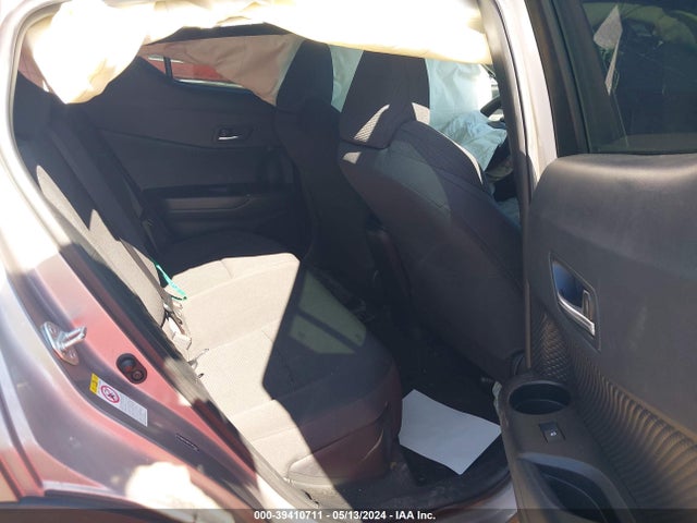Toyota C-HR XLE 2018 NMTKHMBX5JR024472 Image 8