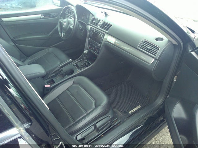 1VWAT7A32FC107228 Volkswagen Passat 1.8t Limited Edition