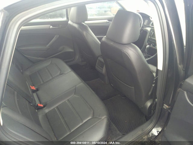 1VWAT7A32FC107228 Volkswagen Passat 1.8t Limited Edition