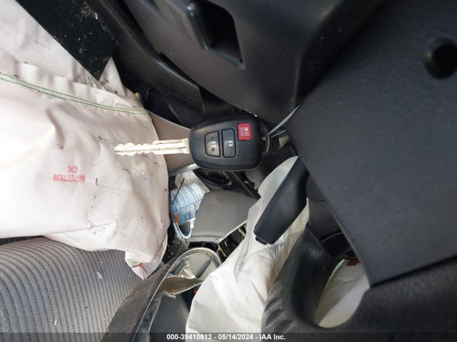 Toyota RAV4 LE 2015 JTMZFREV1FD061454 Image 11