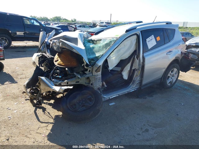 Toyota RAV4 LE 2015 JTMZFREV1FD061454 Image 2