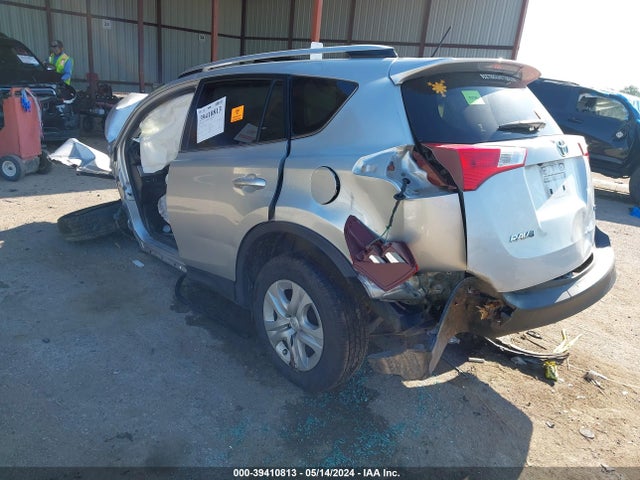 Toyota RAV4 LE 2015 JTMZFREV1FD061454 Image 3