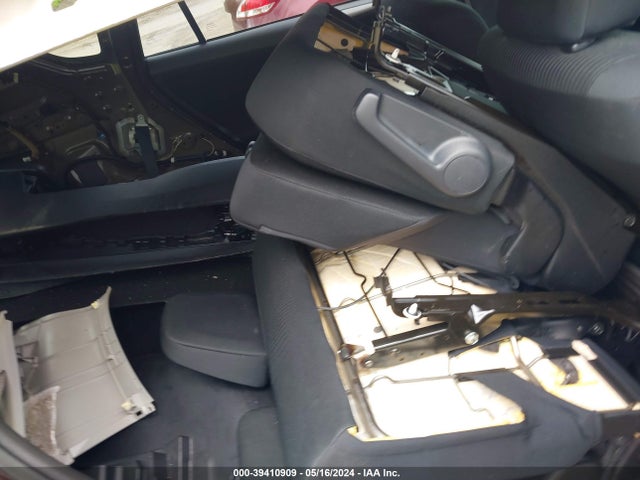 Toyota RAV4 LE 2016 2T3BFREV7GW431733 Image 12