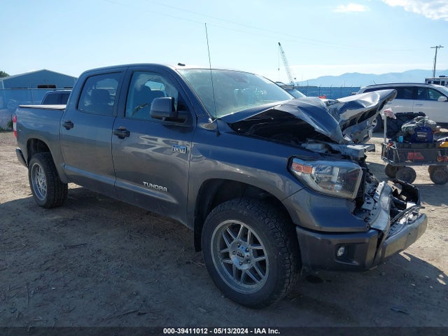 Toyota Tundra Sr5 5.7l V8 2018 5TFDY5F15JX710396 zdjęcie główne