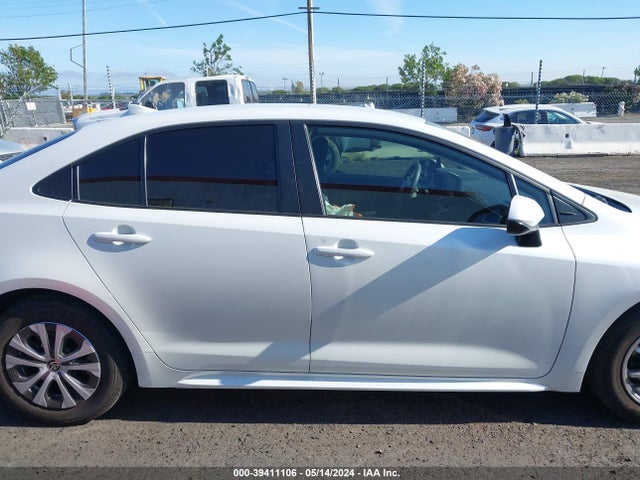 Toyota Corolla Hybrid Le 2022 JTDEAMDE1N3012065 Image 13