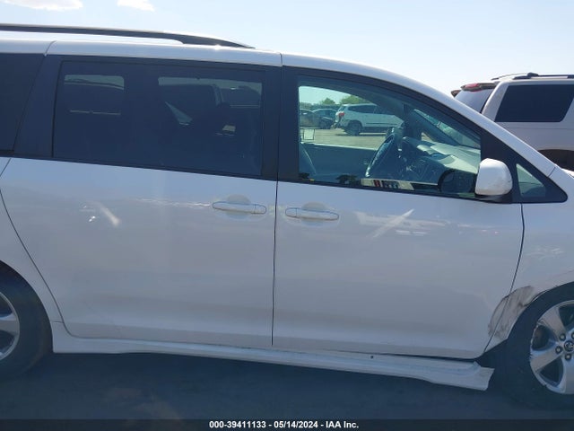 Toyota Sienna Le 8 Passenger 2018 5TDKZ3DC0JS915398 Image 13