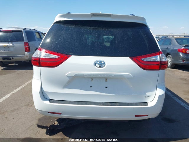Toyota Sienna Le 8 Passenger 2018 5TDKZ3DC0JS915398 Image 16