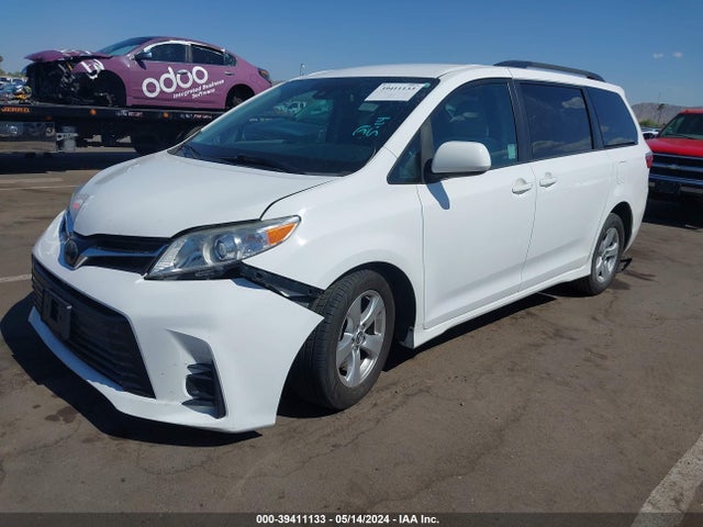 Toyota Sienna Le 8 Passenger 2018 5TDKZ3DC0JS915398 Image 2