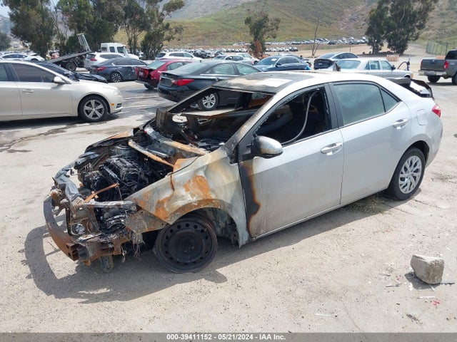 Toyota COROLLA LE 2018 5YFBURHE5JP835696 Image 2