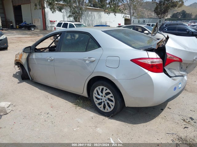 Toyota COROLLA LE 2018 5YFBURHE5JP835696 Image 3