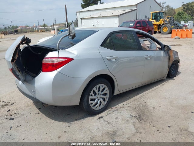 Toyota COROLLA LE 2018 5YFBURHE5JP835696 Image 4