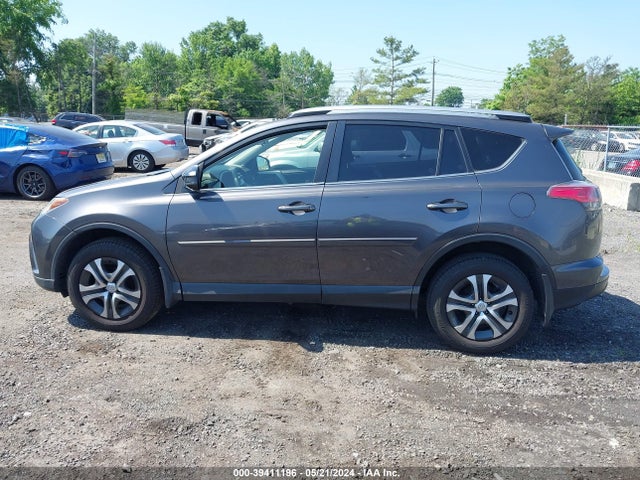 Toyota RAV4 LE 2017 JTMBFREV4HJ150201 Image 14