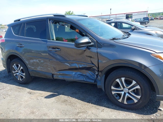 Toyota RAV4 LE 2017 JTMBFREV4HJ150201 Image 6