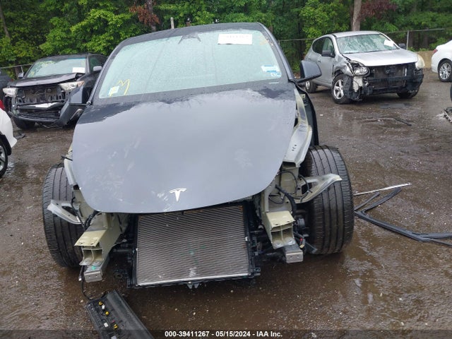 Tesla Model Y Long Range Dual Motor All-wheel Drive 2022 7SAYGAEE7NF515744 Image 13