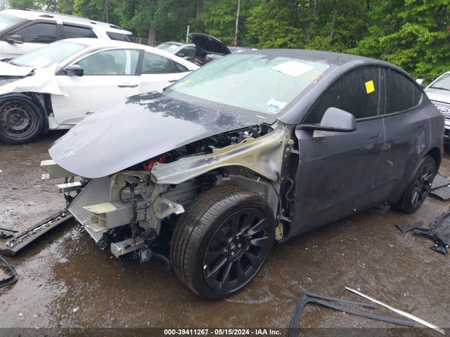 Tesla Model Y Long Range Dual Motor All-wheel Drive 2022 7SAYGAEE7NF515744 Image 2