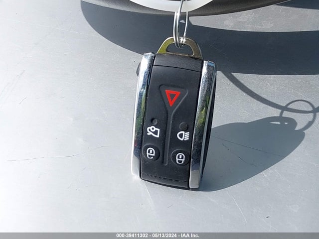 2011 JAGUAR XF SAJWA0GB9BLR82158 Photo 10