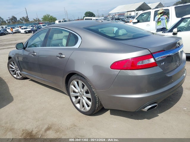 2011 JAGUAR XF SAJWA0GB9BLR82158 Photo 2