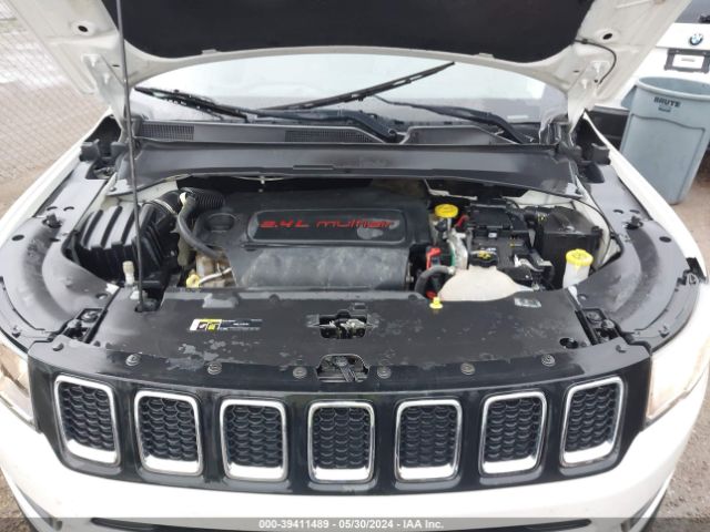 3C4NJCBB0JT486980 Jeep Compass Latitude Fwd