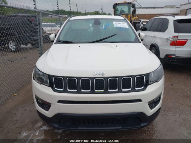 3C4NJCBB0JT486980 Jeep Compass Latitude Fwd