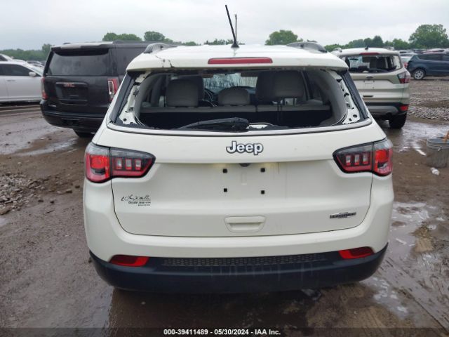 3C4NJCBB0JT486980 Jeep Compass Latitude Fwd