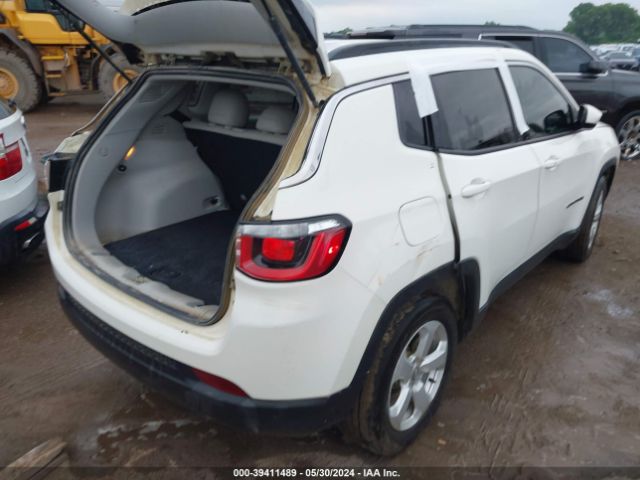 3C4NJCBB0JT486980 Jeep Compass Latitude Fwd