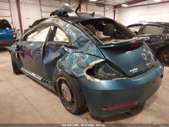 Volkswagen Beetle 2018 3VWFD7AT8JM705379 Image 3