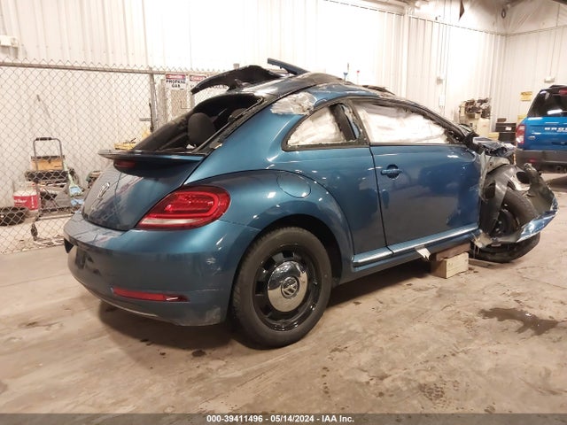 Volkswagen Beetle 2018 3VWFD7AT8JM705379 Image 4