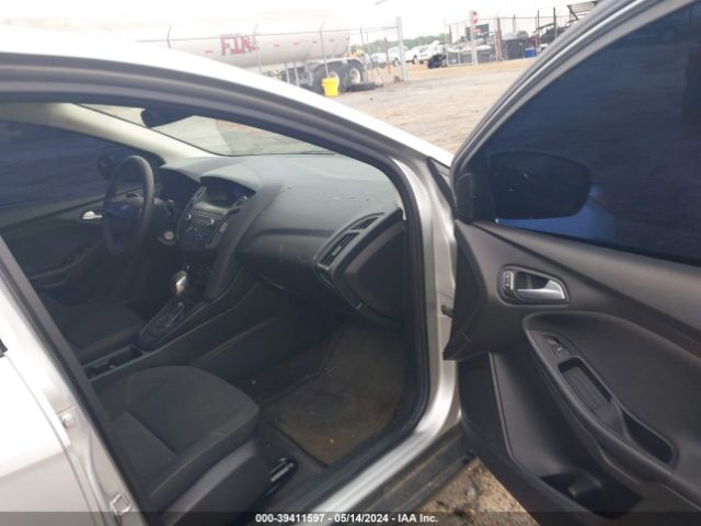 1FADP3F26JL308044 Ford FOCUS SE
