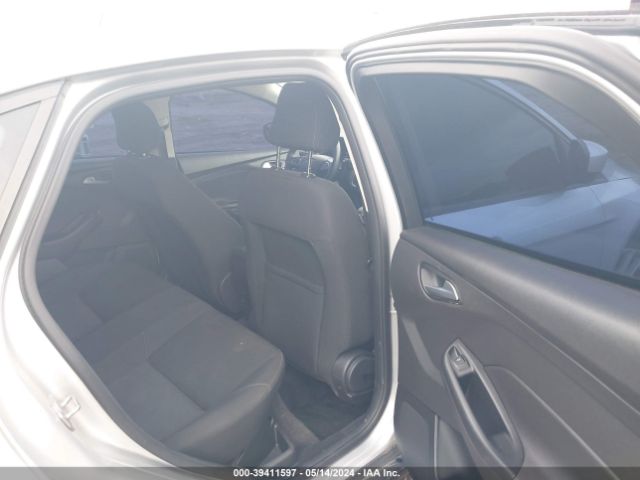 1FADP3F26JL308044 Ford FOCUS SE