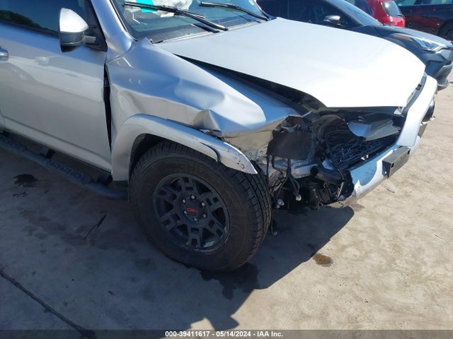 Toyota 4RUNNER SR5 2021 JTEEU5JR4M5237227 Image 18