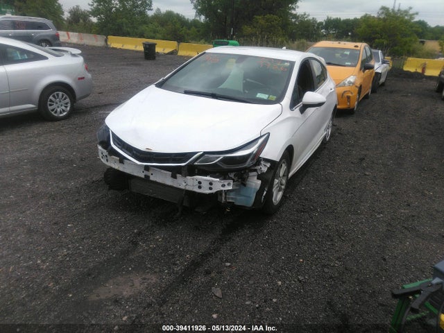 Chevrolet Cruze Lt Auto 2018 3G1BE6SM7JS517439 Image 2