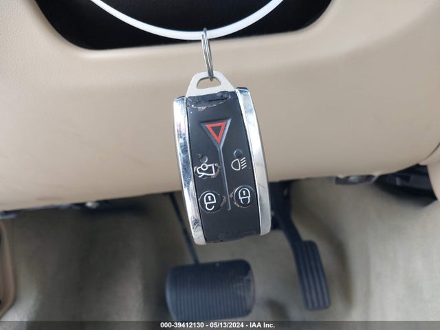 2011 JAGUAR XF SAJWA0FB9BLS18053 Photo 10