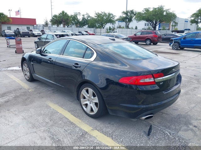 2011 JAGUAR XF SAJWA0FB9BLS18053 Photo 2