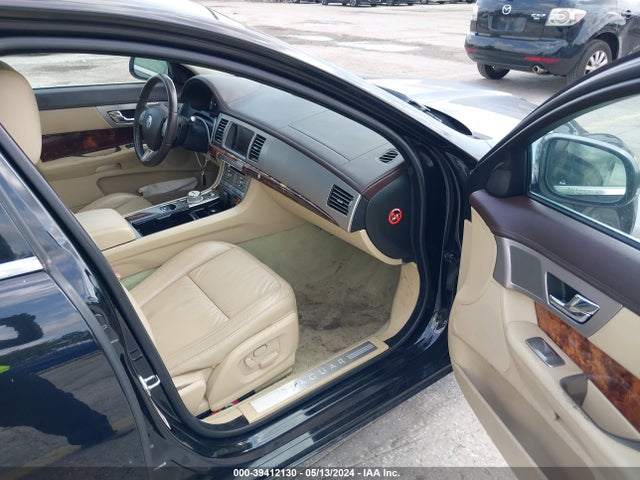 2011 JAGUAR XF SAJWA0FB9BLS18053 Photo 4
