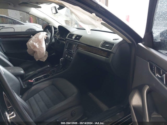 1VWCT7A39FC041236 Volkswagen Passat 1.8t Sel Premium
