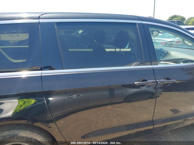 2C4RC1CG4NR230375 Chrysler Voyager Lx