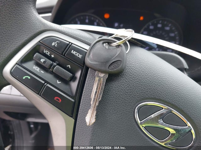 Hyundai ELANTRA SEL 2018 5NPD84LF2JH318501 Image 11