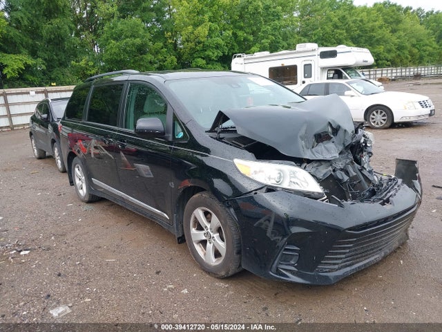 Toyota Sienna Le 8 Passenger 2018 5TDKZ3DC3JS959881 головне зображення