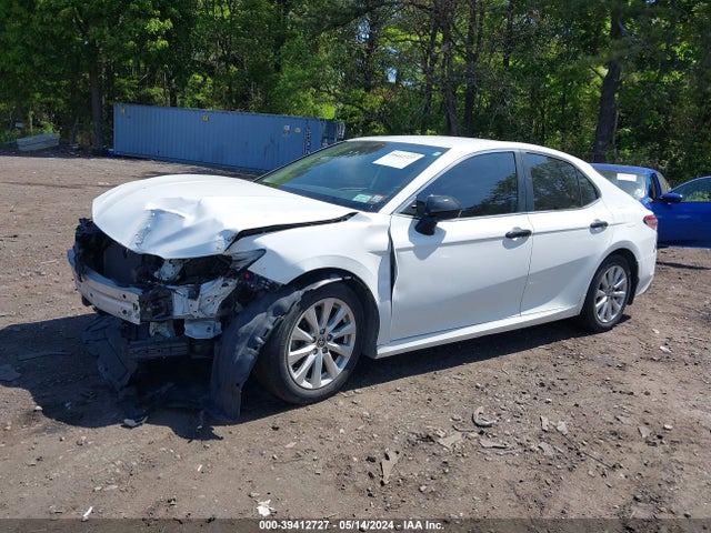 Toyota CAMRY LE 2020 4T1C11AK0LU393233 Image 2