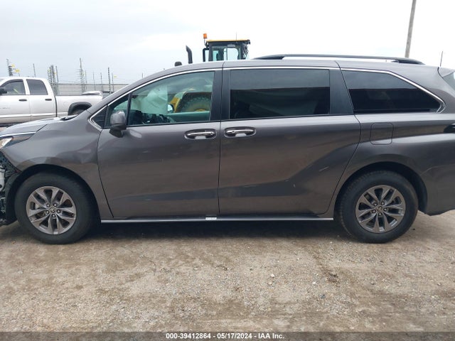 Toyota SIENNA XLE 2023 5TDYRKEC0PS161446 Image 14