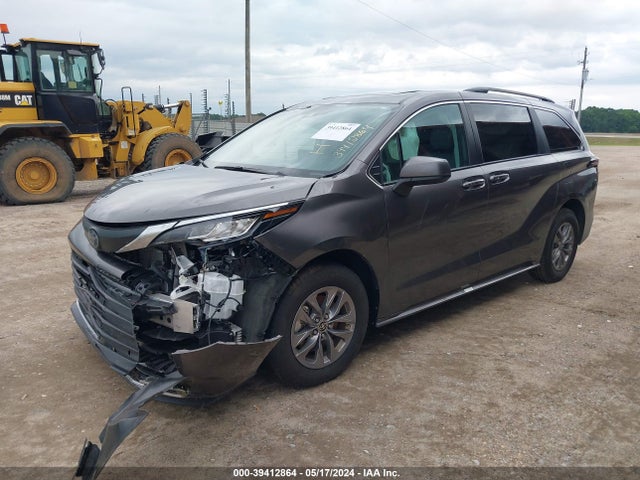 Toyota SIENNA XLE 2023 5TDYRKEC0PS161446 Image 2