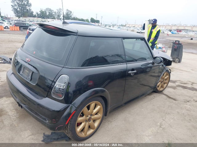2006 MINI COOPER S WMWRE33586TJ34342 Photo 3